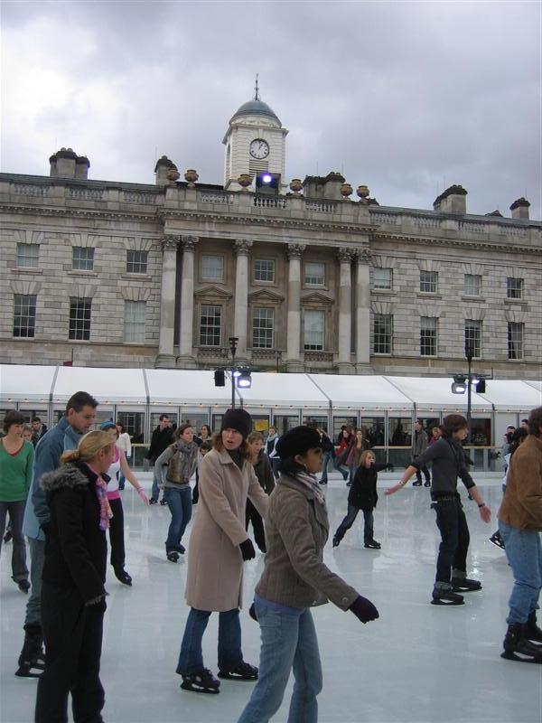 Ice skating 5571